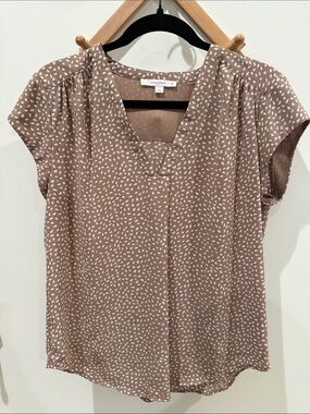 Taupe Short-Sleeve V-Neck Blouse with White Spot Print